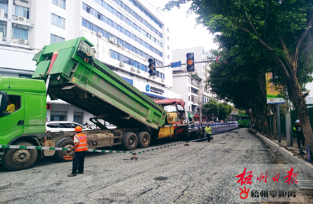 鋪設柏油路面