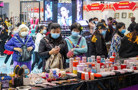 寶石節(jié)會場熱度不減